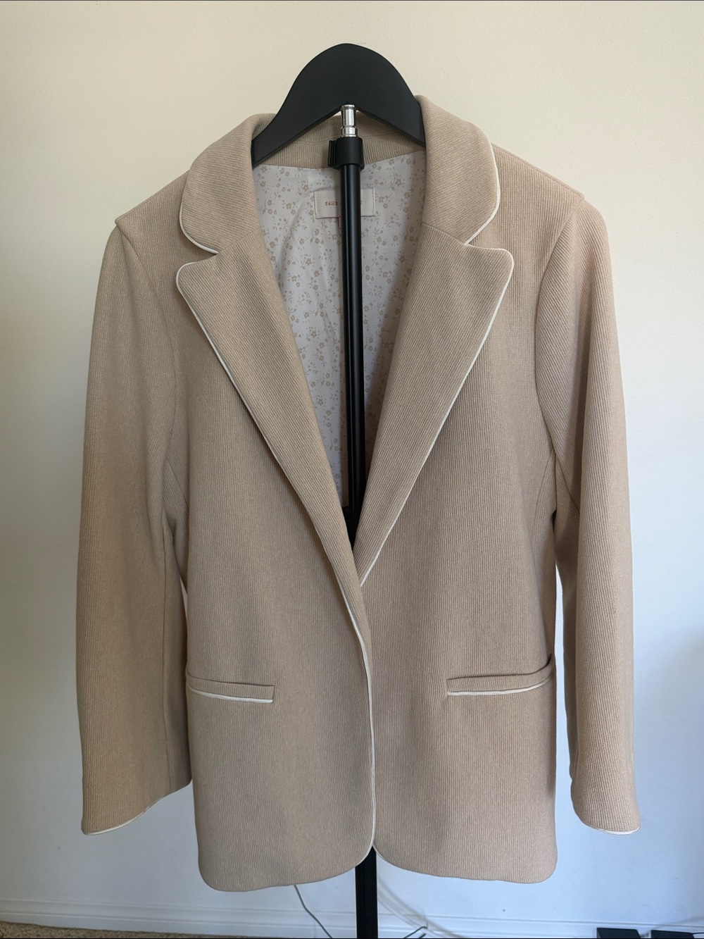 Skies Are Blue Beige Blazer with White Piping